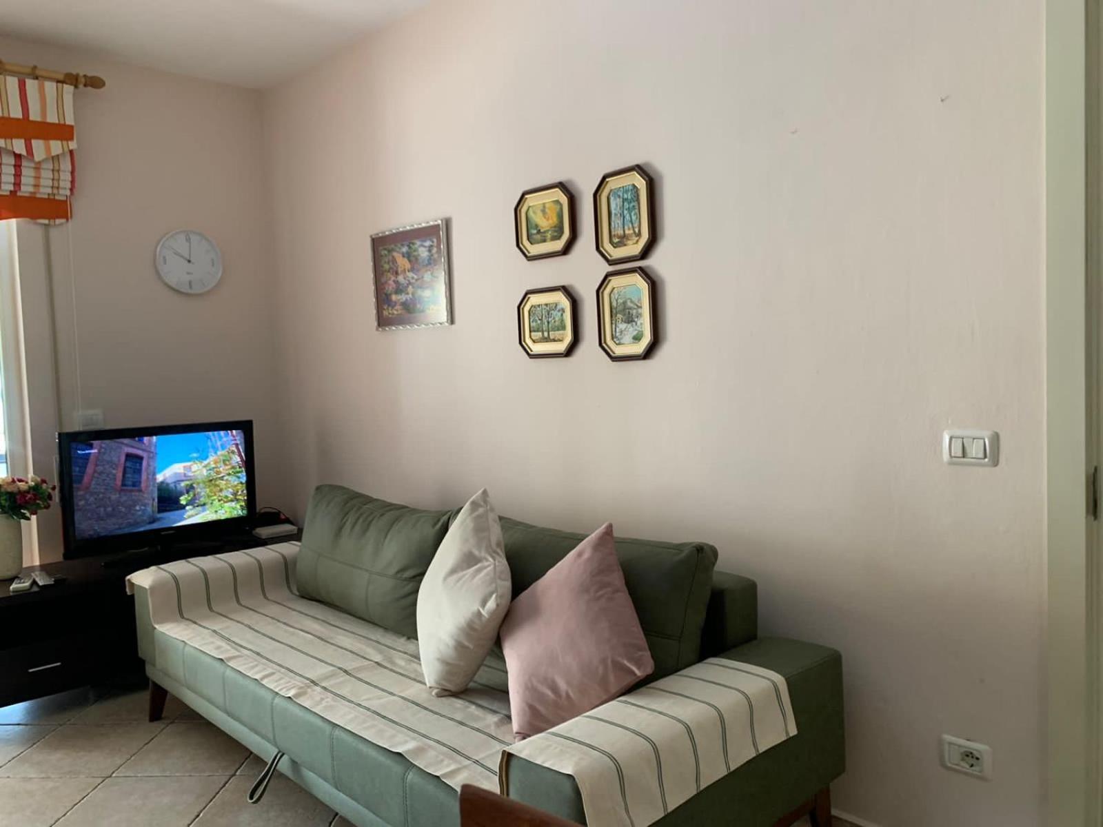 Arbi's Pool View Apartment