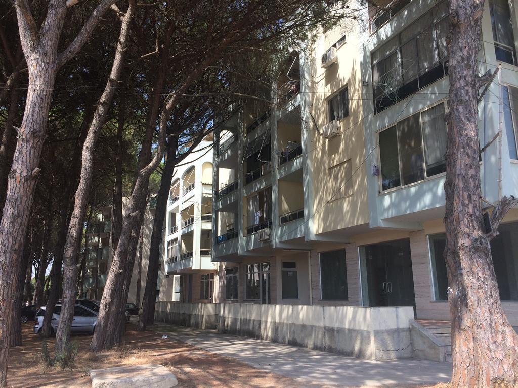 Arbi's Pool View Apartment