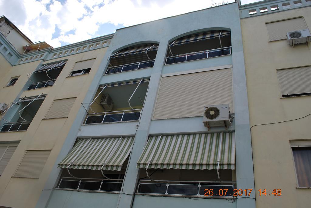 Arbi's Pool View Apartment