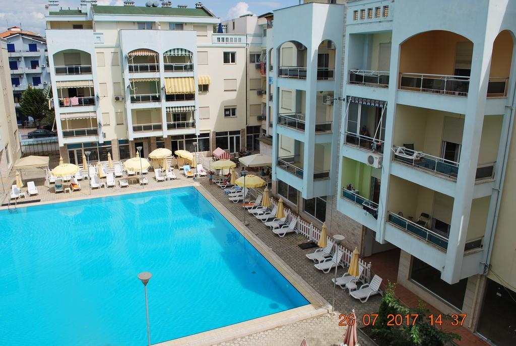 Arbi's Pool View Apartment *