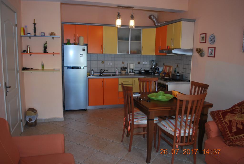 Arbi's Pool View Apartment