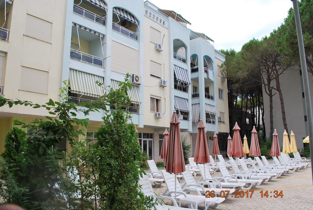 Arbi's Pool View Apartment Golem (Tirana)