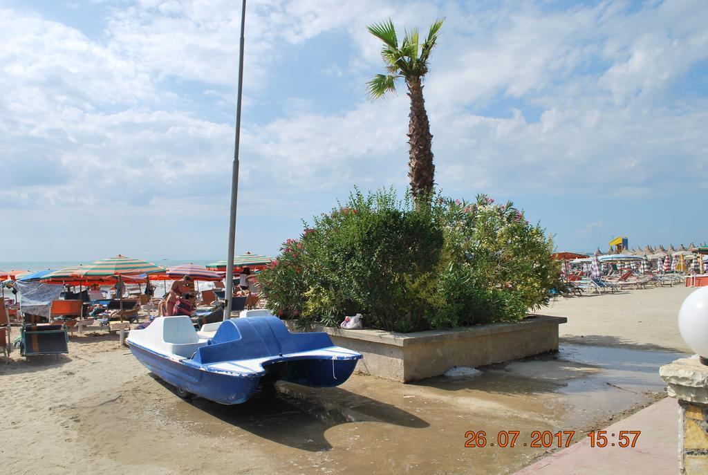 Arbi's Pool View Apartment Golem (Tirana)